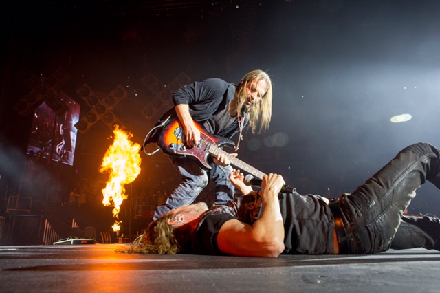 Mana Staple Center02